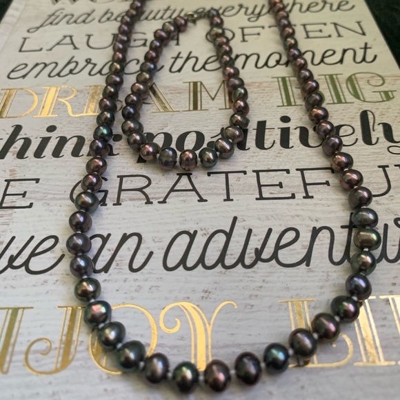 Beautiful iridescent necklace and bracelet combo - Picture 2 of 6